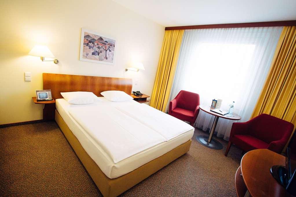 Globana Airport 4*