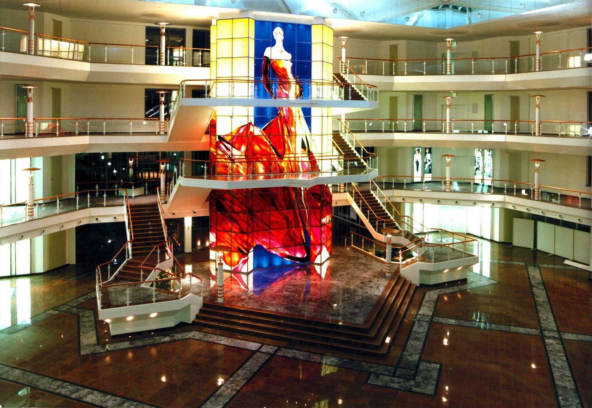 Globana Airport 4*