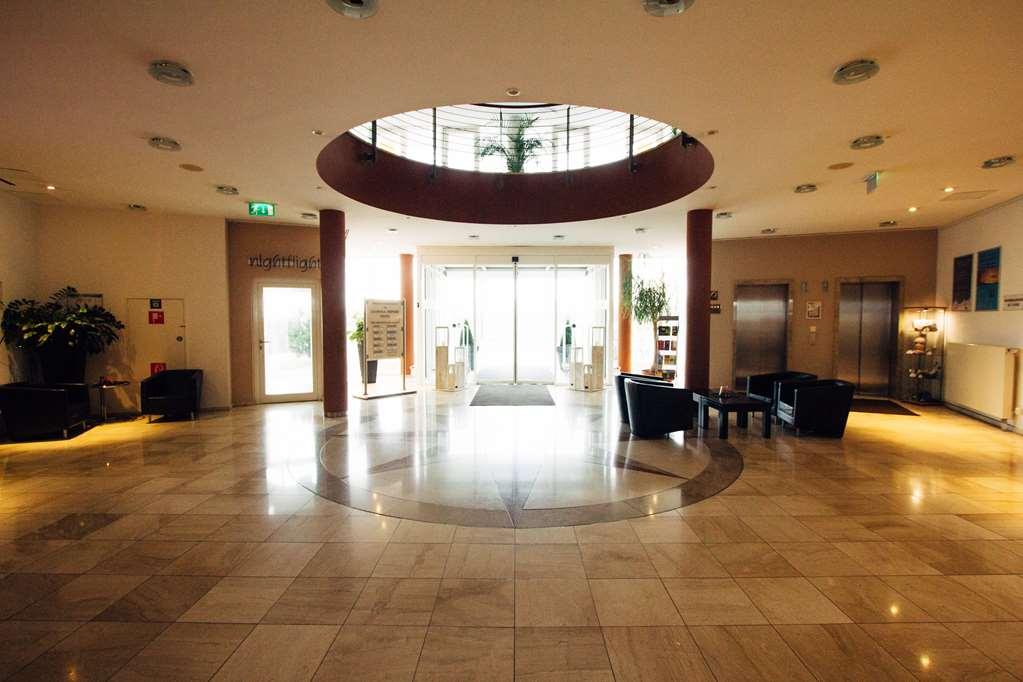 Globana Airport 4*