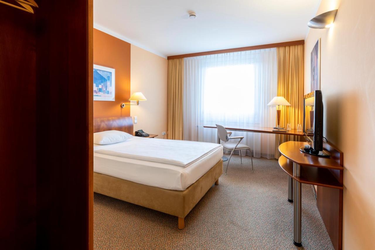 Globana Airport Hotel 4*
