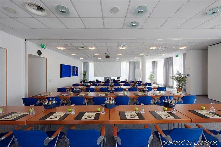 Globana Airport 4*