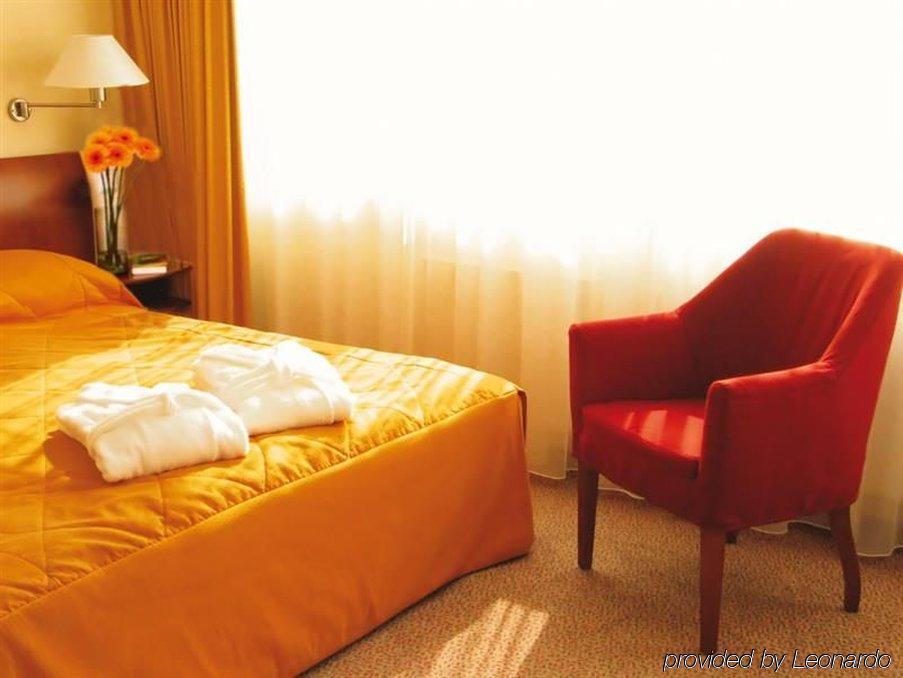 Globana Airport Hotel 4*