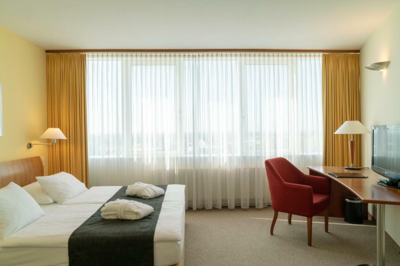 Hotel Globana Airport 4*