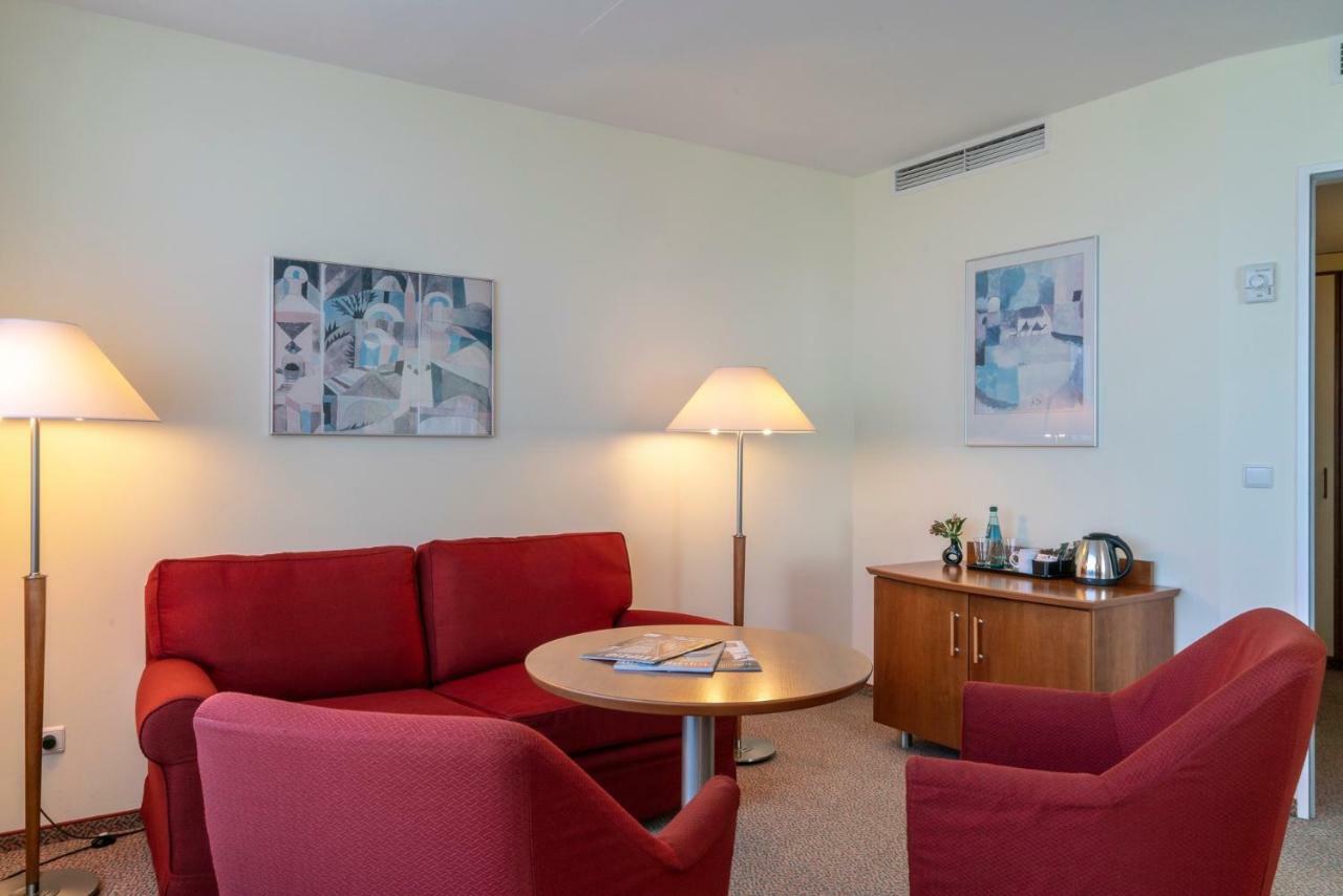 Globana Airport 4*
