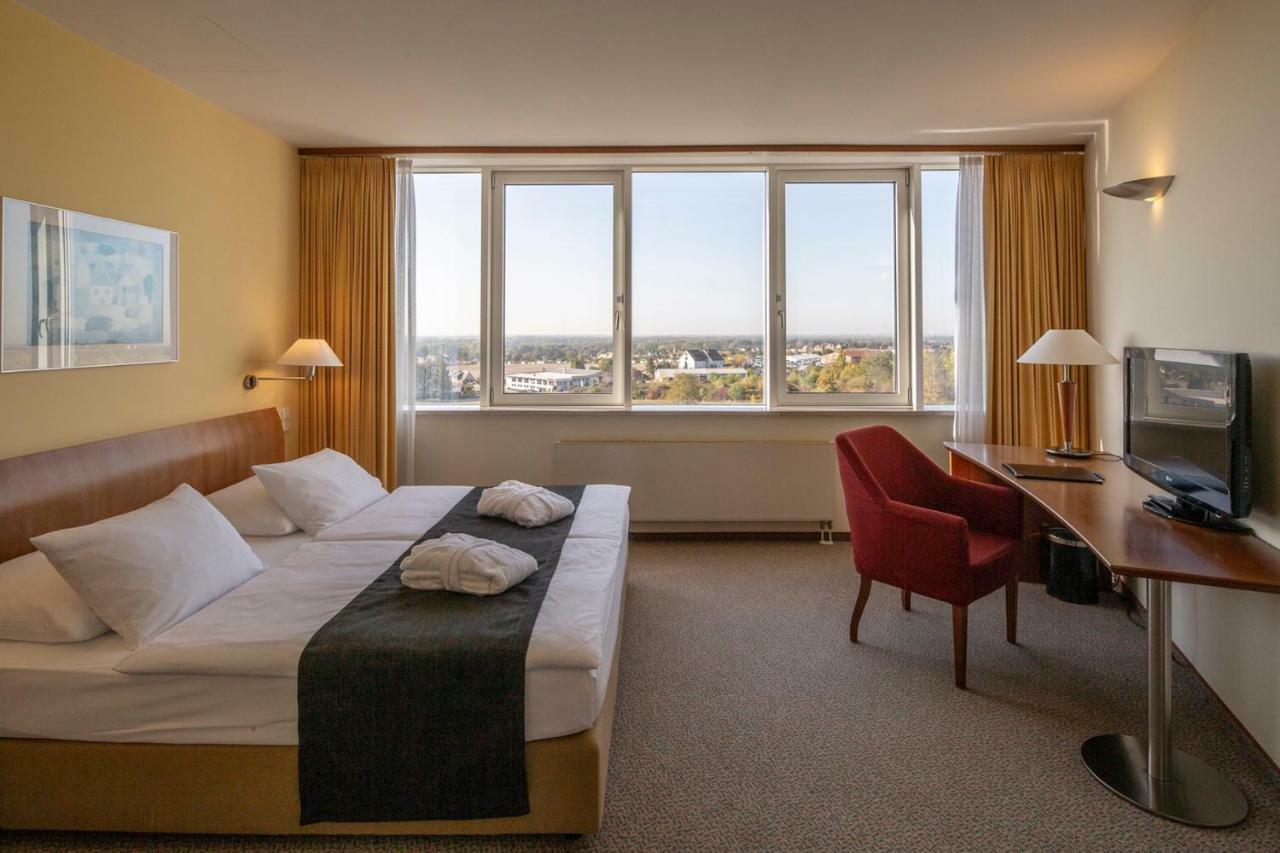 Globana Airport Hotel 4*