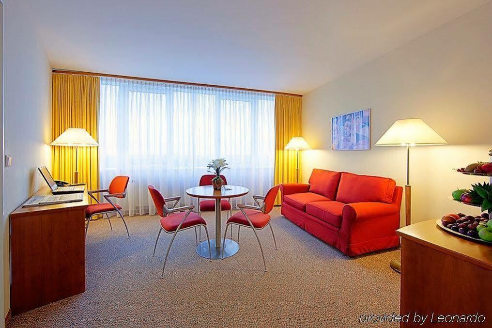 Globana Airport 4*